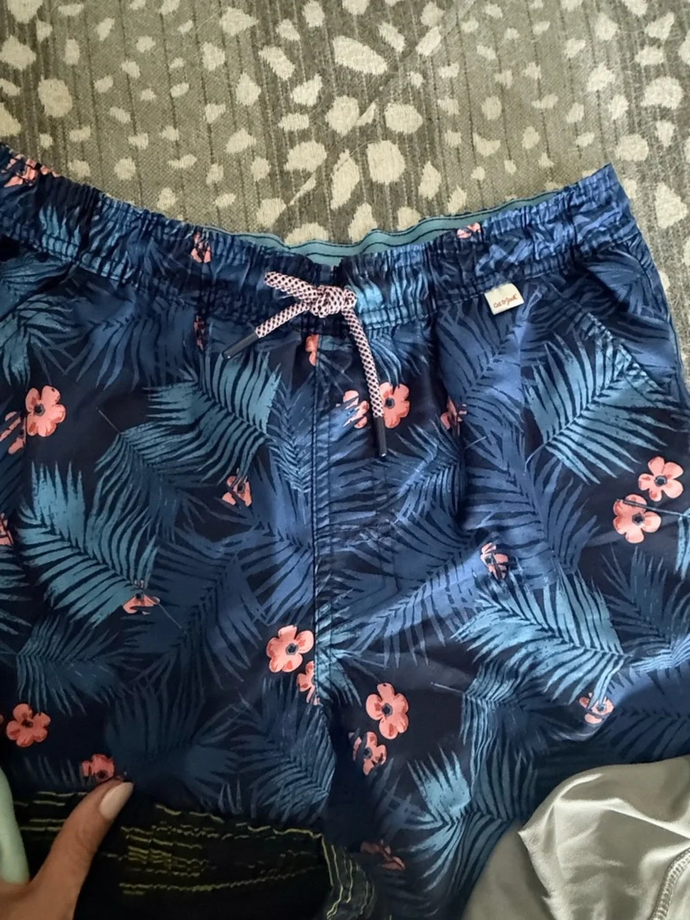 K120- (5) swim trunks Eddie Bauer Kids Swim Set - (1) Gray Rash Guard